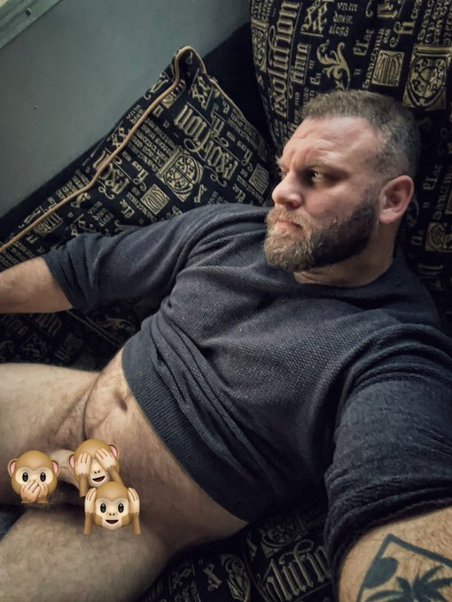 Sunday chilling…. https://t.co/i8ziEreFcN

#gaybear #gaybears #gayman #gaymen #gaydaddy #gaypride #gayuk