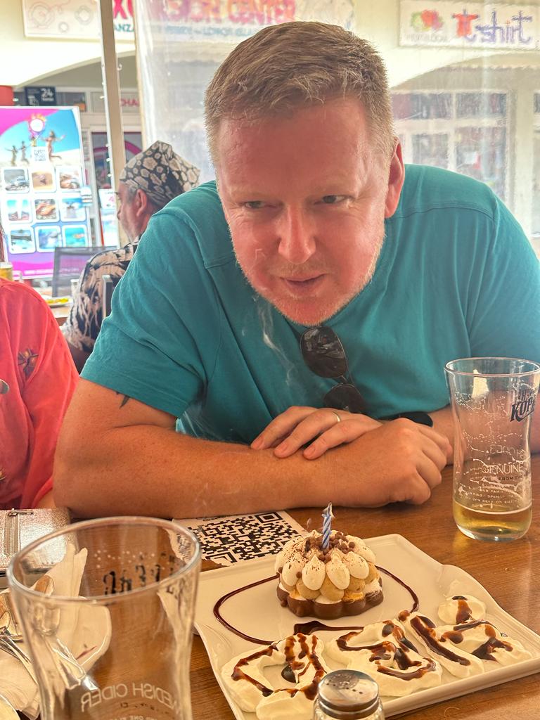 So the Big 45 Happened today Blimey!!
Thank you to the #GooseandFerkin in #caletadefuste for the surprise cake.
Also no supply problems here with Fruit and Vegetables
#BrexitisnotWorking