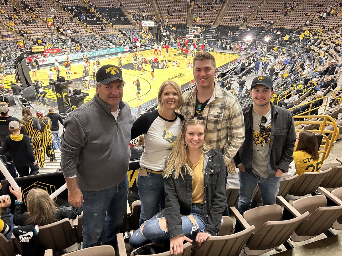 jschultz_slp's tweet image. Go Hawkeyes! 💛🖤💛 #FightForIowa