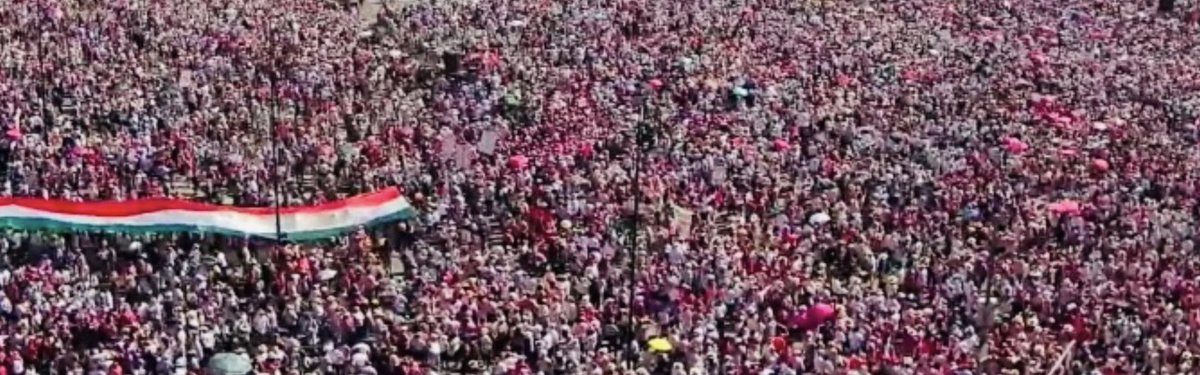 ryo_hermoso's tweet photo. EL ZÓCALO A REVENTAR !!👏👏

META LOGRADA !!👏👏

EL INE NO SE TOCA 

A LA TIZNADA EN EL PLAN B ! 

TE AMO MEXICO !!🇲🇽 👇👏👏👏 https://t.co/Jxd72WbtTI