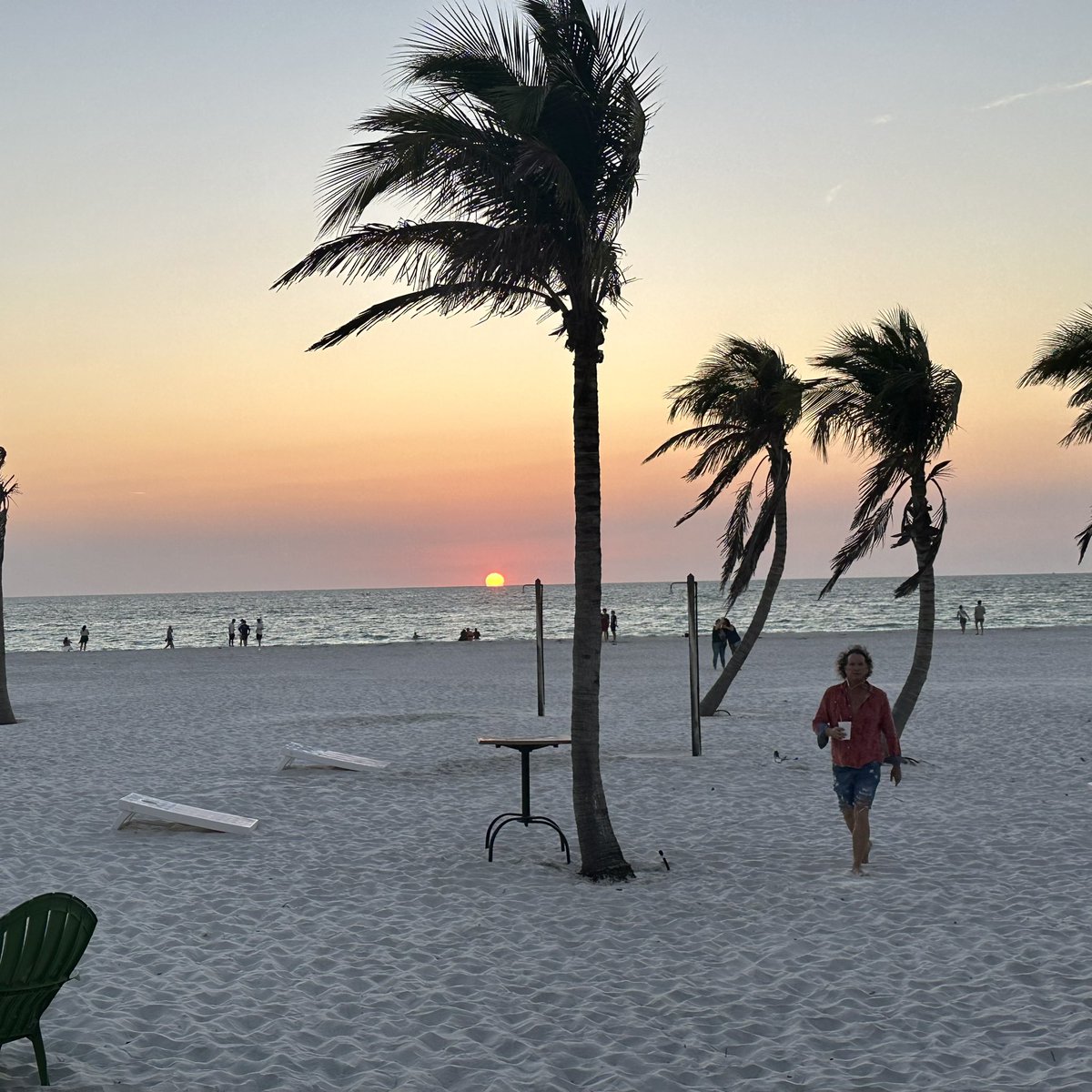 JessicaDrown's tweet photo. Gorgeous sunset on St.Pete Beach last night. 🌅🌊

 #florida #floridalife #floridagirl #floridaliving #floridasun #floridasunsets #floridabeaches #floridasunset #floridasaltlife #stpetersburg #stpete #stpetebeach #stpetersburgflorida #stpetefl #stpetersburgfl #stpeteeats https://t.co/JFzPPkqRle