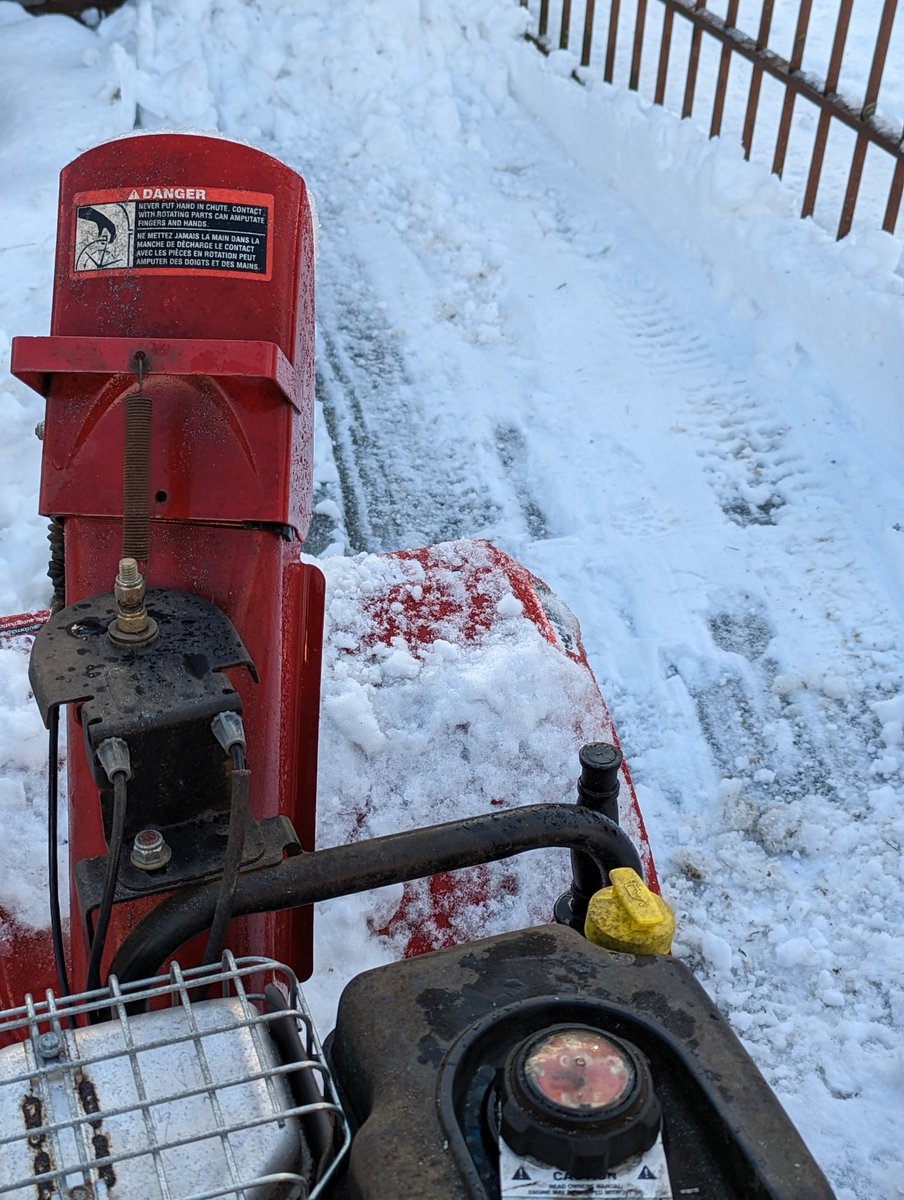 DavidChenTweets's tweet photo. Oh yeah, accumulating. The other tenant family walks out without shoveling 🤔. Oh well, time to become Mr. Plow and clear the neighborhood. Finished just as I hit empty. Time to make breakfast &amp; rest my sore joints &amp; muscles. Sucks to get older. #ProCommunity https://t.co/6RTGuie68p
