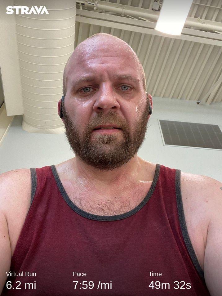 KeithPiccard's tweet photo. Day 122 of #FitLeadersGrandRapidsMarathon, #FitLeadersBayshoreMarathon & #CrystalLakeMarathonRelay TRAINING w/ a 10K @gvsu treadmill #MaffetoneMethod run @MikeREarnshaw @martian434 @RyanBJackson1 @ziz87 @mccreah10 @MistahBruno @NathalieR71 @fit_leaders @CoachGoodman @CoachTLambVB https://t.co/aStOa8WVGj