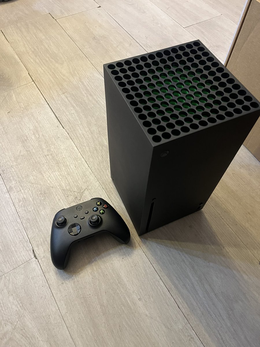 PlaystationTz's tweet photo. XBOX SERIES X
Price:1,350,000/=
Brandnew(No box)
All original cables
No games installed
Call/text:0765569538
Location:Makumbusho bus stand
Delivery mikoani tunatuma https://t.co/WGp0gQpTYu