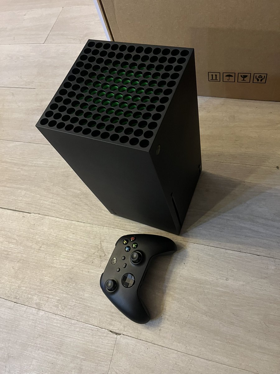 PlaystationTz's tweet photo. XBOX SERIES X
Price:1,350,000/=
Brandnew(No box)
All original cables
No games installed
Call/text:0765569538
Location:Makumbusho bus stand
Delivery mikoani tunatuma https://t.co/WGp0gQpTYu