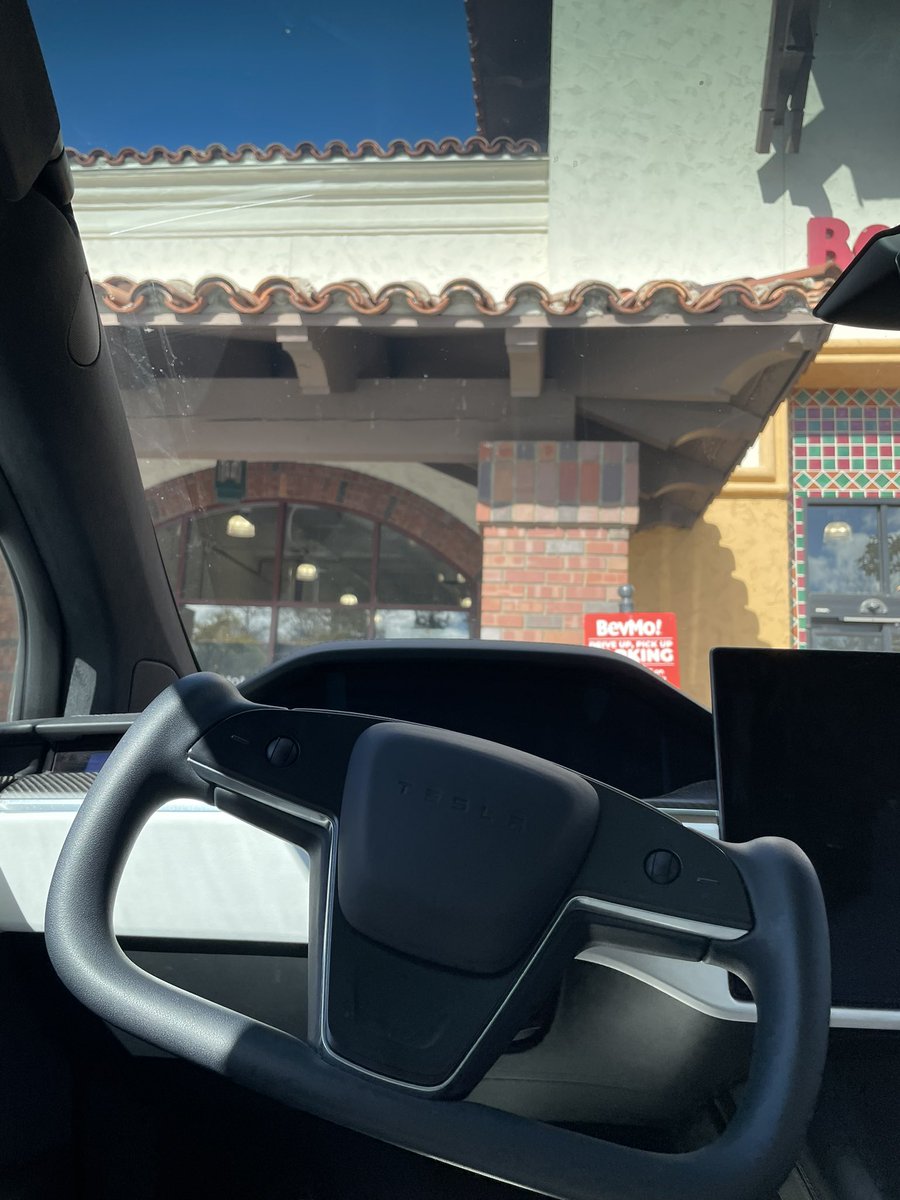 Life’s moving really fast.. quit gaming and now I’m a billionaire living in LA. Stop wasting your lives away on those stupid video games and maybe you could be like me one day ✌️