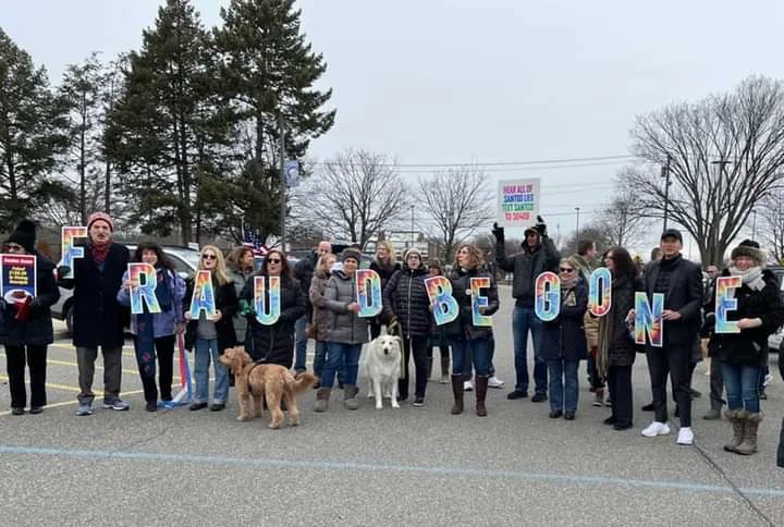 TOsherov's tweet photo. Day of action car caravan through Rep Santos #NY3, highlighting his lies and scams.  
Bae is a candidate for #CD19 which encompasses a large part of the northeast Queens portion of NY3.

#ImWithBae #Bae4CD19 #Vote4Bae #TeamBae https://t.co/cFpZ6fzv0U