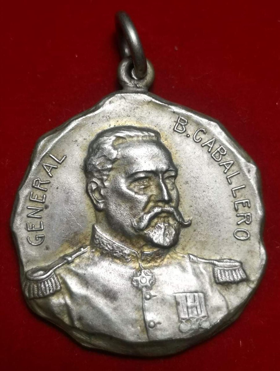 El 26 de febrero de 1912 falleció el General Bernardino Caballero.

Medalla conmeorativa por las batallas dirigadas por el General B. Caballero.

Material: PLATA .

15,7 grs. / 30 mm.

Acuñador: Gotuzzo.

Imágenes:
Colección privada.