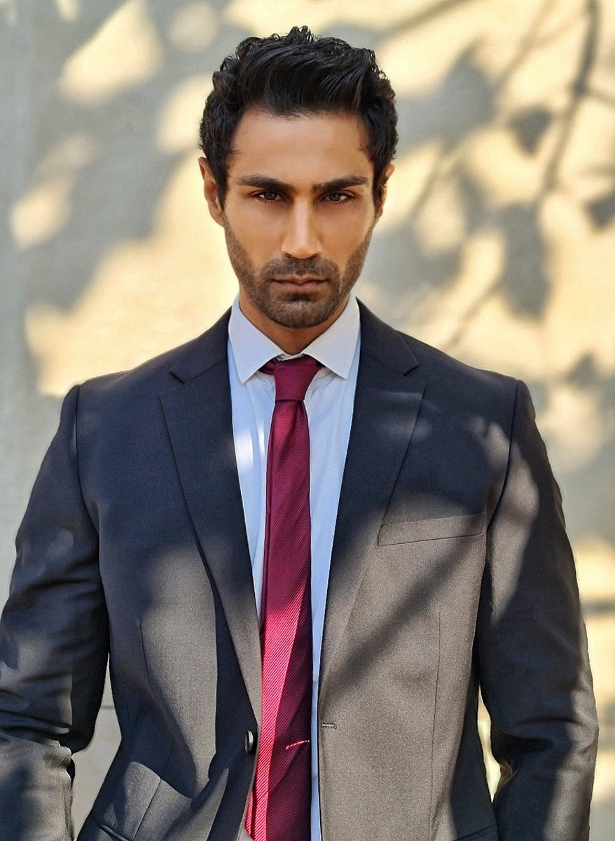 karanoberoiKO's tweet image. Dark horse 🐎🖤

#Mensfashion #fashionmodel #formals #formalwear #mensdaily #sundayvibes #picoftheday #menswear #Menssuiting #menstie #tie #postoftheday #mensphotoshoot #malemodels #models #karanoberoi #darkhorse