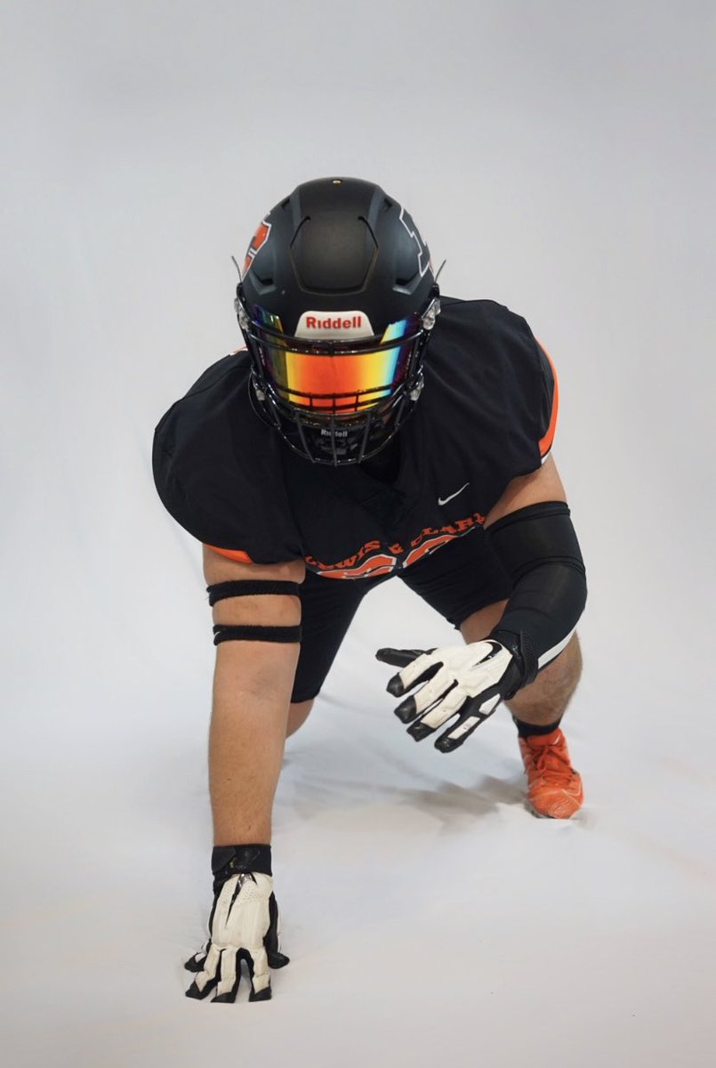 wacker_logan's tweet photo. Late post, but just wanted to thank @LCPiosFB for the amazing official visit! Beautiful campus and great people. Huge thanks to the coaches, players, staff and my host.  

@JoeBushman5 @coachholan @Lombardi_Luv @BrodyHaehlen43 @CoachMikeVance https://t.co/SF0qFK7BNF