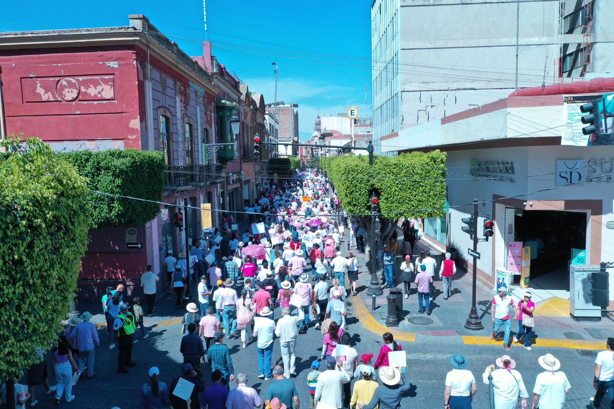 periodicoam's tweet photo. #ENVIVO La Plaza Principal de León luce repleta y el contingente de la #MarchaINE sigue llegando.

Fotos: José Antonio Castro Murillo| Periódico AM. https://t.co/R7vFt2XLkx