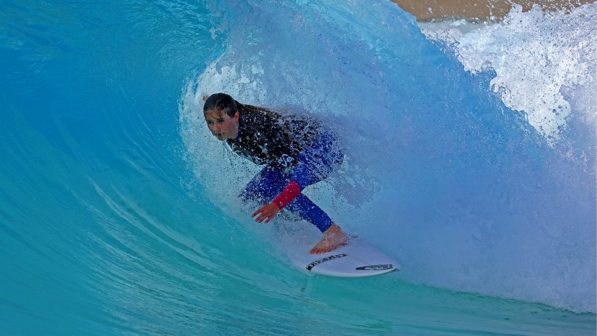 TheWave's tweet image. You don’t need to go underground to catch the tube… 
Lauren Sandland in the place to be. 

📸 Marc Aspland

#TheWave #TheWaveBristol #Wavepool #Barrels