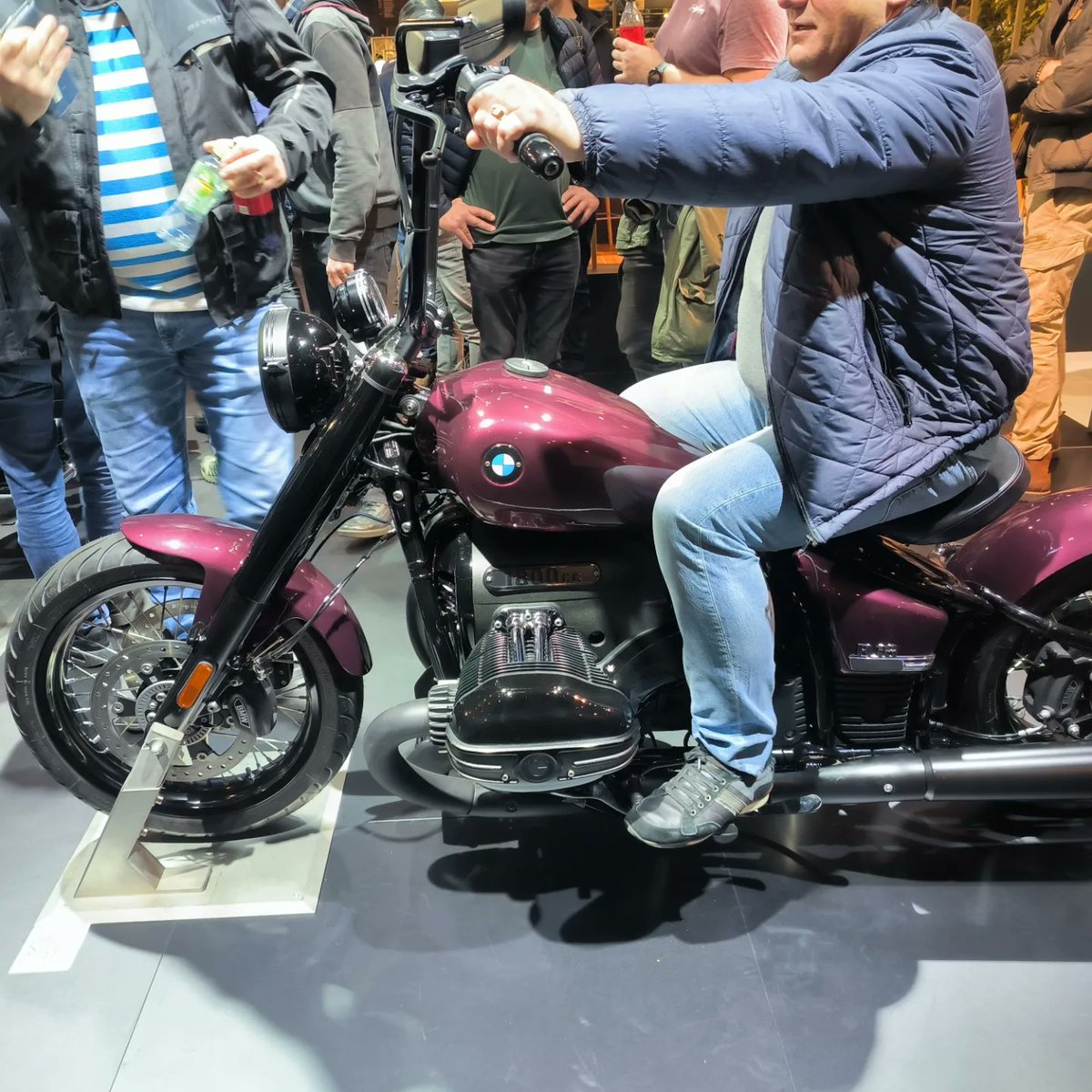 Diabolosyl's tweet photo. Visite au salon de la moto d'Utrecht ! https://t.co/W3SFsOgls4