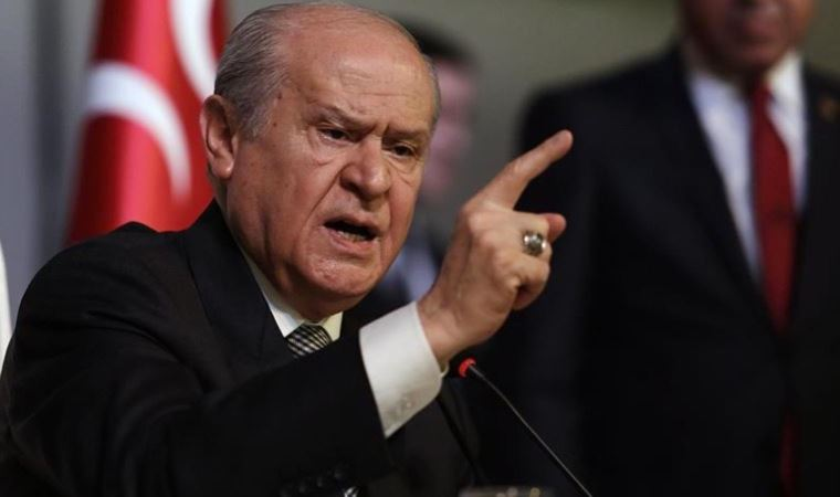 sputnik_TR's tweet photo. MHP lideri Devlet Bahçeli, Beşiktaş üyeliğinden ayrıldı https://t.co/fQV6RrBseo https://t.co/TFhsju9Gza