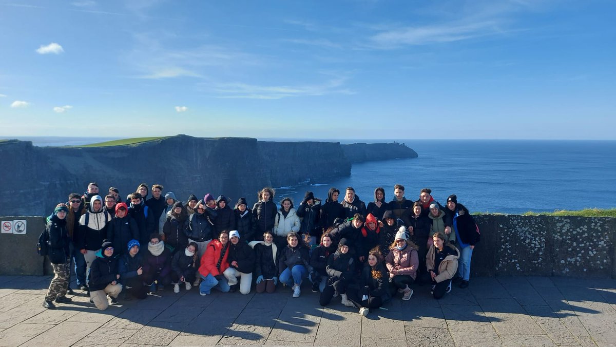 iesalonsodemad1's tweet image. Y hoy ha tocado día de excursión.
Hemos visitado los Acantilados de #Moher y #Galway