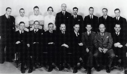 VirginiaApgar5's tweet photo. Y me gradué como médica en 1933.
En esta foto estoy con mis colegas. Como podéis apreciar, yo soy la única mujer. ¡Qué orgullo de mí! https://t.co/zUlCw95ozp