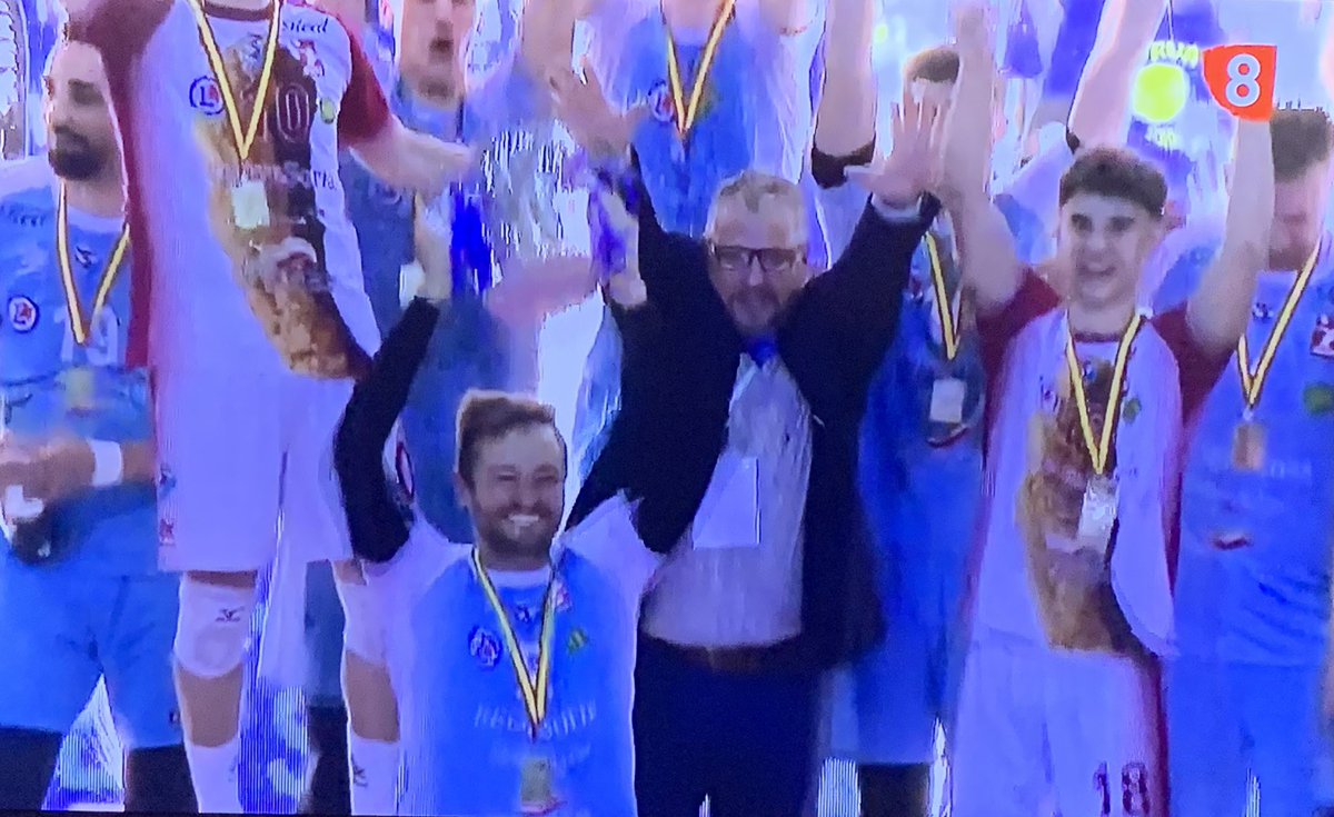 ElDiaDeSoria's tweet image. Espectacular trabajo de los compañeros de @la8soria para acercarnos la gesta del @rioduerovoley 

#SomosCampeones 🏆🏆🏆