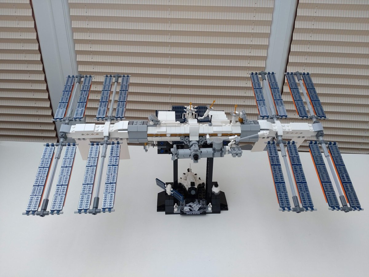 _tonycooper's tweet photo. A little #LEGO project I've been putting together the last couple of months!
It's been fun to make and it was also something to keep me from looking at computer screens 24/7 :|
#internationalspacestation #ISS #NASA #legoprojects https://t.co/0rPKXybFeH