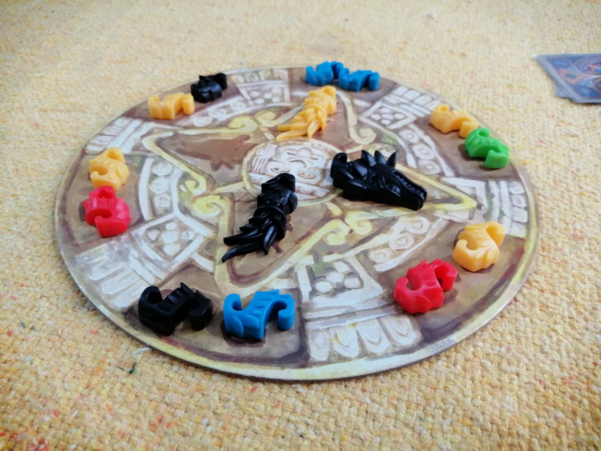 JuegaEnLaCueva's tweet photo. Continuando con la sesión de hoy, sale uno que ya tenía un ratito guardado: #Coatl 
.
#JuegaEnLaCueva #LaCuevaDeLosJuegos #GameNight #NocheDeJuegos #BoardGamesNight #JuegosDeMesa #BoardGames #Brettspiele #JeuxDeSociete #GiochiDaTavolo #PascaleBrassard #SynapsesGames https://t.co/xpNZBNZcR9