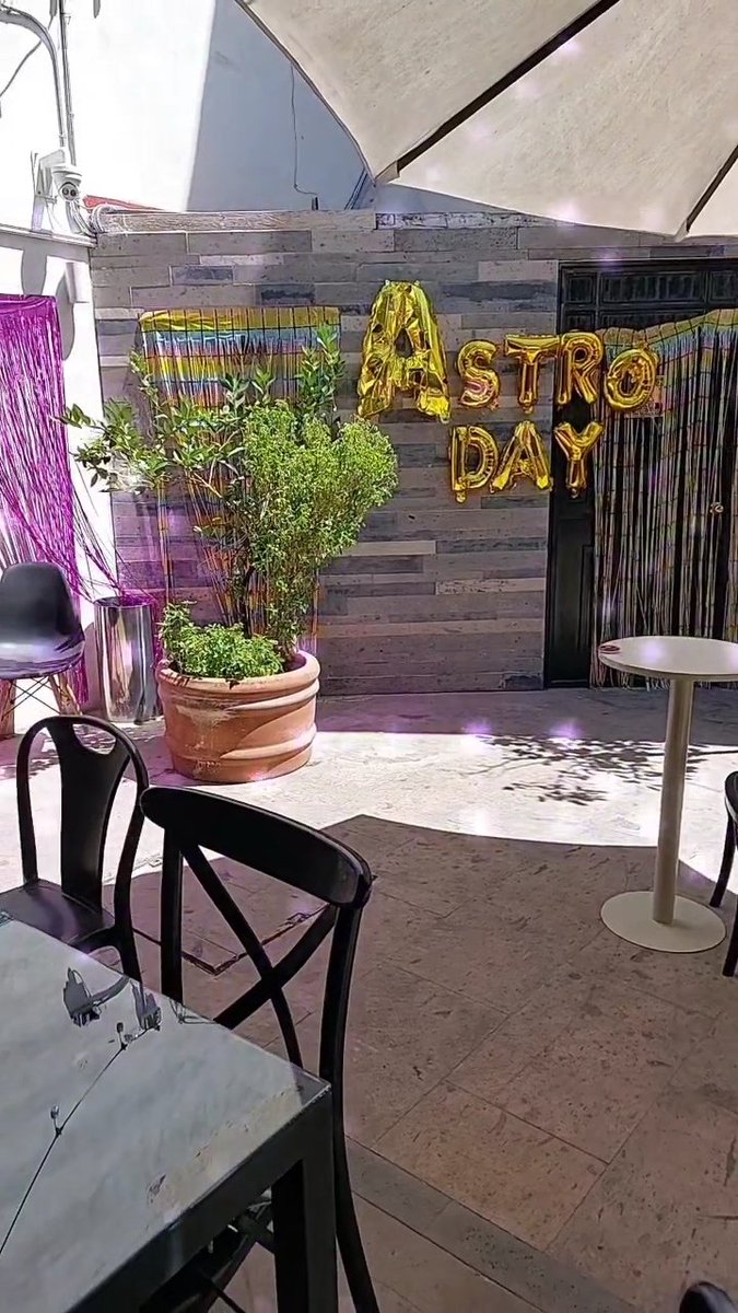 astro_mexfc_Pue's tweet photo. PUEBLA YA ESTA DISFRUTANDO DE LA PROYECCIÓN  DE                       ♡ STARGAZER ♡
COMO PARTE DE LA  CELEBRACION POR EL 7MO ANIVERSARIO DEL DEBUT DE @offclASTRO 

#StarTraveler #AstroDayMéxico #AstroDay_PUE 

💜 STAFF AROHA PUEBLA 💜 https://t.co/fWcIUn6kyV