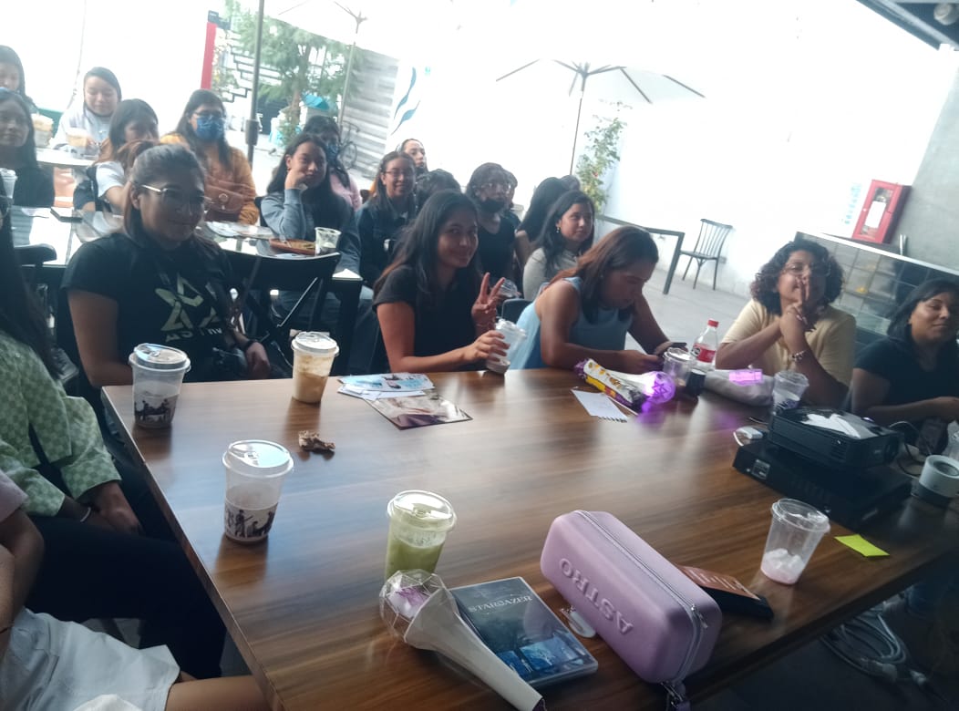 astro_mexfc_Pue's tweet photo. PUEBLA YA ESTA DISFRUTANDO DE LA PROYECCIÓN  DE                       ♡ STARGAZER ♡
COMO PARTE DE LA  CELEBRACION POR EL 7MO ANIVERSARIO DEL DEBUT DE @offclASTRO 

#StarTraveler #AstroDayMéxico #AstroDay_PUE 

💜 STAFF AROHA PUEBLA 💜 https://t.co/fWcIUn6kyV