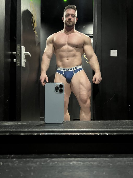 Just after gym 💪 https://t.co/8p3P715UWx