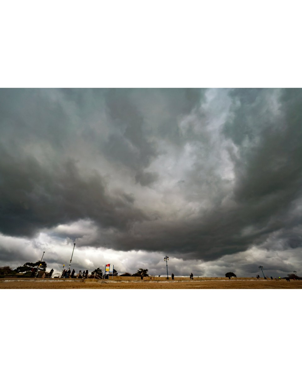 HeinrichPalmer's tweet photo. North by Northwest
Behind us only blue skies
#stormclouds #clouds #blurred #clear #cloudy #twoseasons #southsea #reflections #contrast #northbynorthwest #Weather
https://t.co/2oyuDbdryq https://t.co/zMtQMT9Xs4