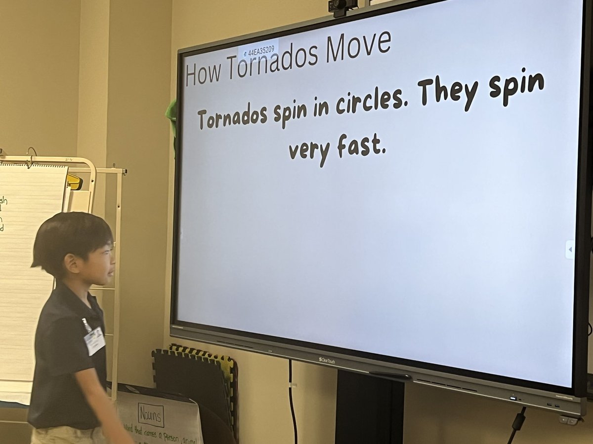 NouaraB1's tweet photo. Students showcase at end of day their amazing products presenting their weather phenomena @ReesStars @MireyaFromTX @KathyCherryAP @AliefISD @LoveSciTech #ReesDigiDay @AliefTechSvcs https://t.co/HuTt4BYxv7