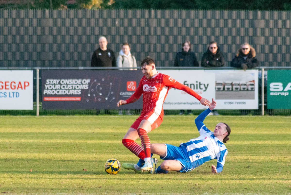 GeoPur1881's tweet photo. ๐ธSecond Half shots from Felixstowe & Walton v Wroxham.#isthmianleague #wroxhamfc #NonLeague https://t.co/Hp4iDawrmX