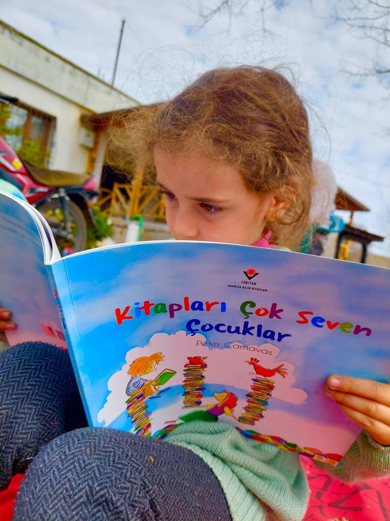 gbbkutuphaneler's tweet photo. Her koşulda çocuklarımızın yanındayız.❤️

Nurdağı ve İslahiye yanı sıra köyleri de ziyaret ederek çocuklarımızı kitaplarla buluşturuyoruz.
@GaziantepBeld 
@FatmaSahin 
@gbbmuzeleri
@gbbkulturturizm
@tcmeb 
 #çocuk #oyun #atölye #masal #etkinlik #motivasyon  #birlikte #deprem https://t.co/gojeKEWSZh