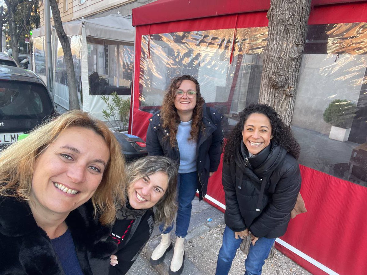 Noche ochentera, toda la noche entera.

Gràcies al feminisme per tant, però sobretot per poder compartir espais, amor i locura amb aquestes dones.

<a href="/CecileParra/">Cécile ✊🏿</a> <a href="/mar95ona/">Estarelletes</a> <a href="/JhardiAurora/">Aurora Jhardi</a> (<a href="/_afiguerola/">antònia</a> 💜)