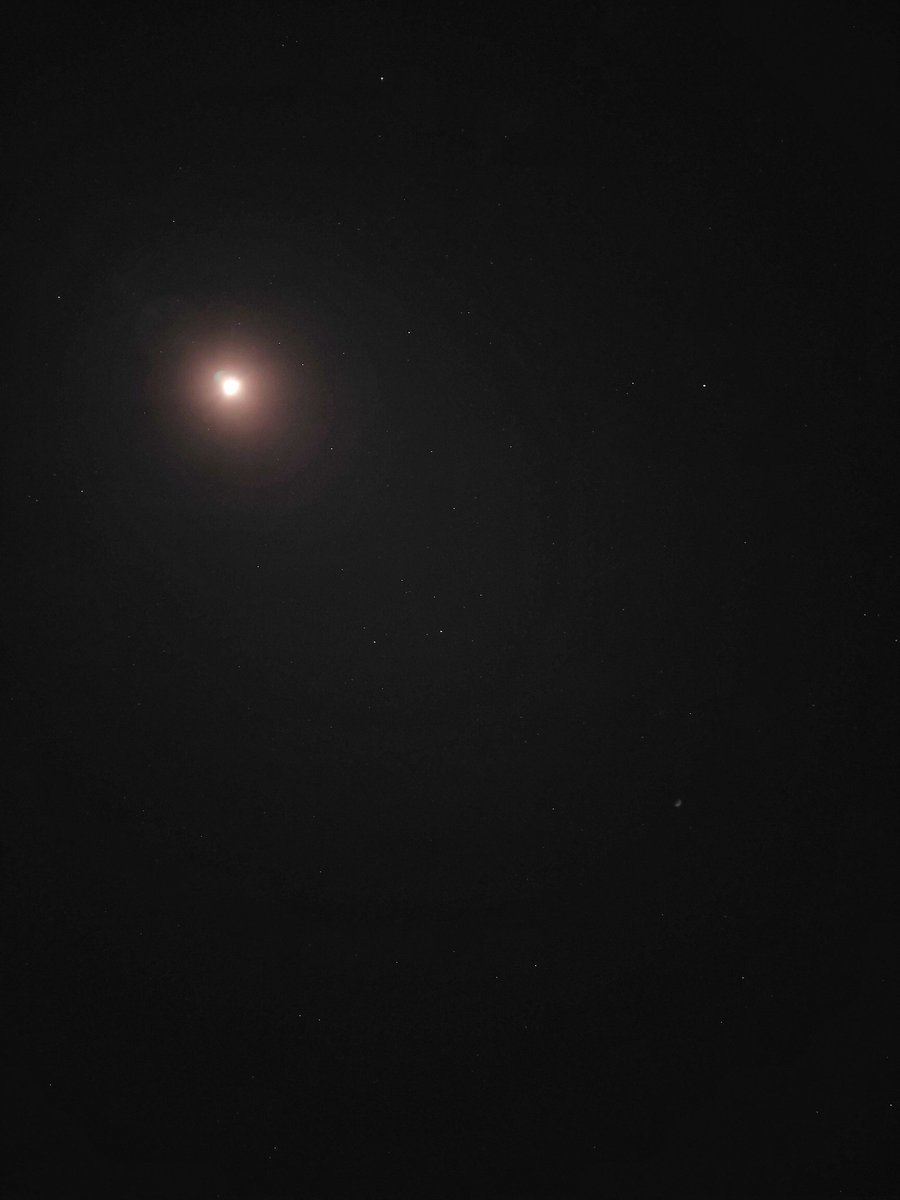 saquibjamil1's tweet photo. We're all just space dust, part of a bigger cosmic dance.
We'll figure out where this dance is headed once we have more clarity, aka the Galaxy S23. :P
#LoveForS #ShareTheEpic #SamsungMembers #Nightography @samsungindia #SamsungUnpacked https://t.co/3DCGhAUPul