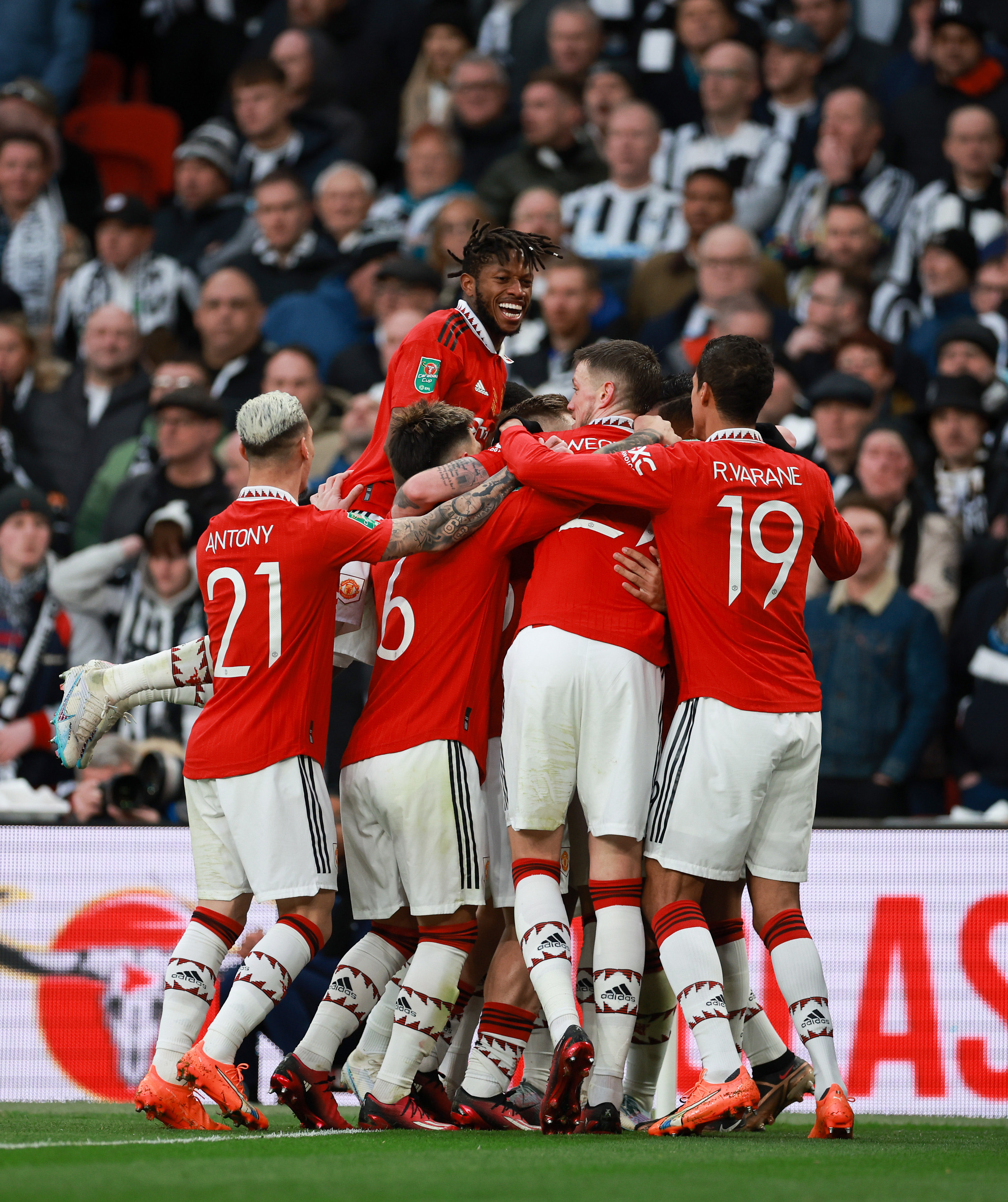 Manchester United win League Cup for first trophy in six years, Football