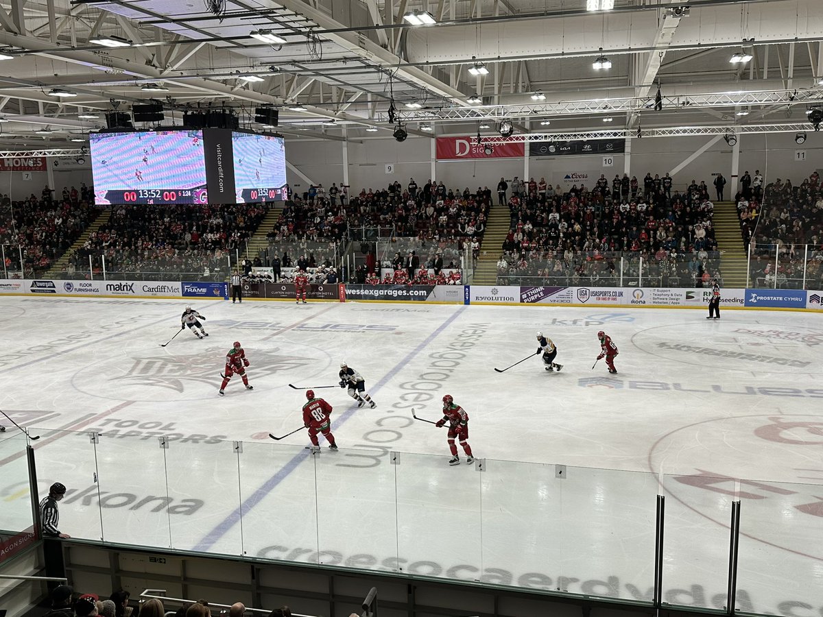 Luke_Heydenrych's tweet photo. First ever #IceHockey experience thanks to the  @Wearevindico team. #GoDevils https://t.co/JZoHACTHpO