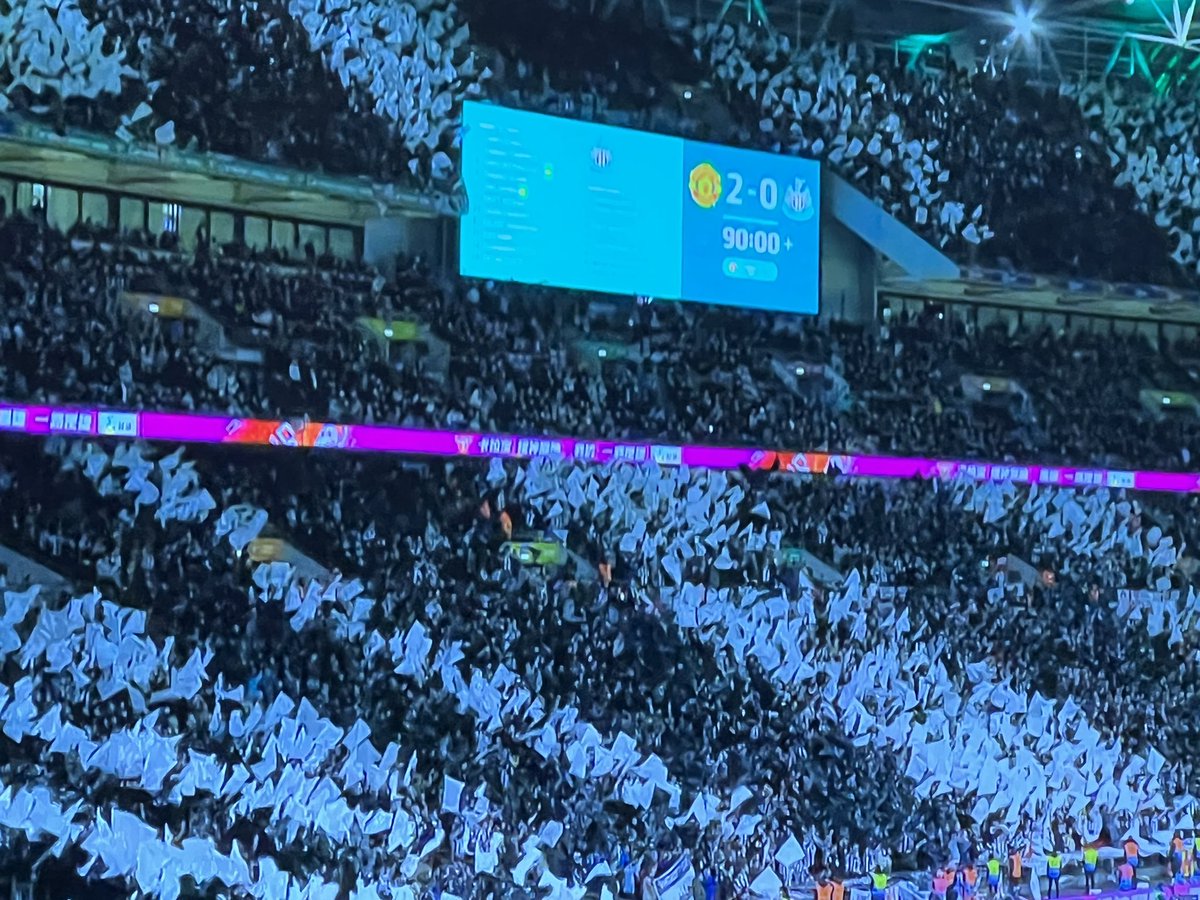 Massive respect to Newcastle fans even losing they continue to support the team 👏🏻👏🏻👏🏻👏🏻👏🏻#CarabaoCupFinal  #MUNNEW