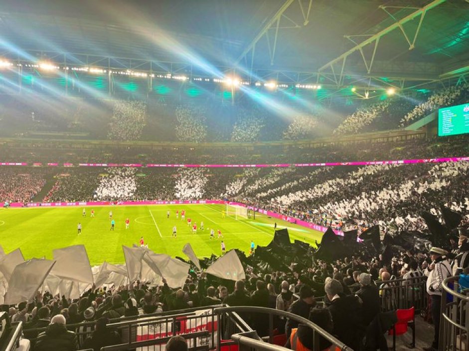 2-0 down, 1 minute to go.

Newcastle fans are the best in the country.