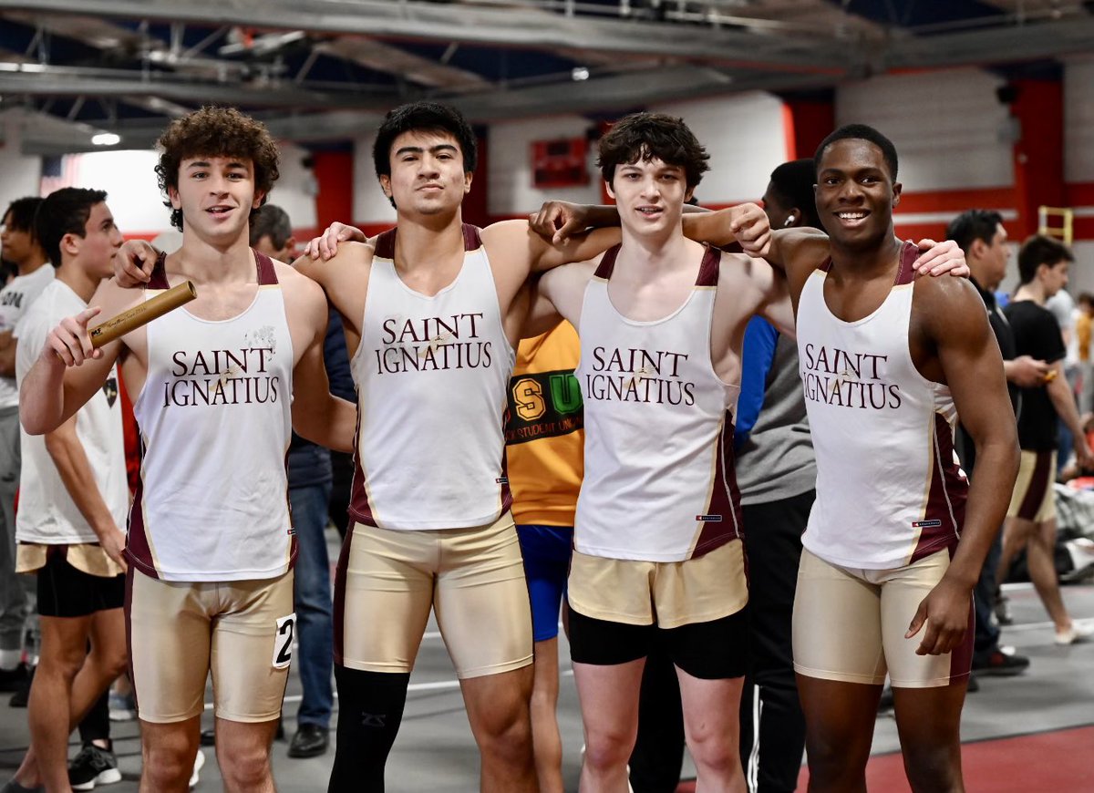 eernsttrackxc's tweet photo. 4x200 runs season best 1:37.20 for 3rd place points at ICOPS: Alex Ditsch, Tony Tirado, Robert Frank, Sam Opawuyi. https://t.co/HfomIl7Tvg