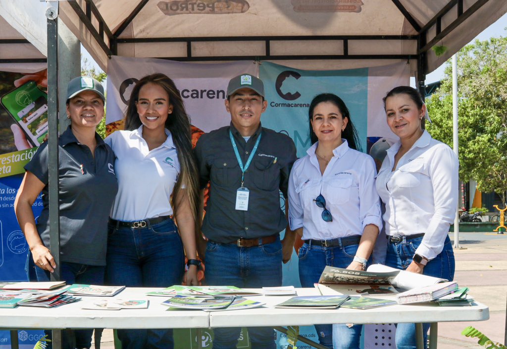 CORMACARENA's tweet photo. Nos unimos al mercado campesino y de emprendimiento en #PuertoGaitán. Allí ratificamos nuestro compromiso con los #Negocios Verdes, llevamos nuestro mensaje de conservación y mostramos los resultados de la estrategia de #MetaVerde.
#cormacarena
#puertogaitan
#educacionambiental https://t.co/mTKsmeChoJ
