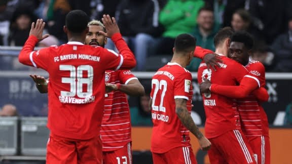 _DTUPNoticias's tweet photo. 💬¡EL BAYERN REVIVE ANTE EL UNIÓN BERLÍN!

✍️Los Bávaros, quien había perdido la punta el día de ayer, recupera el liderato con una victoria por 3-0 y se coloca, junto al Dortmund, en la cima del campeonato, dejando atrás a su principal perseguidor, el Unión Berlín.

#Bundesliga https://t.co/TWNYDA7ca6