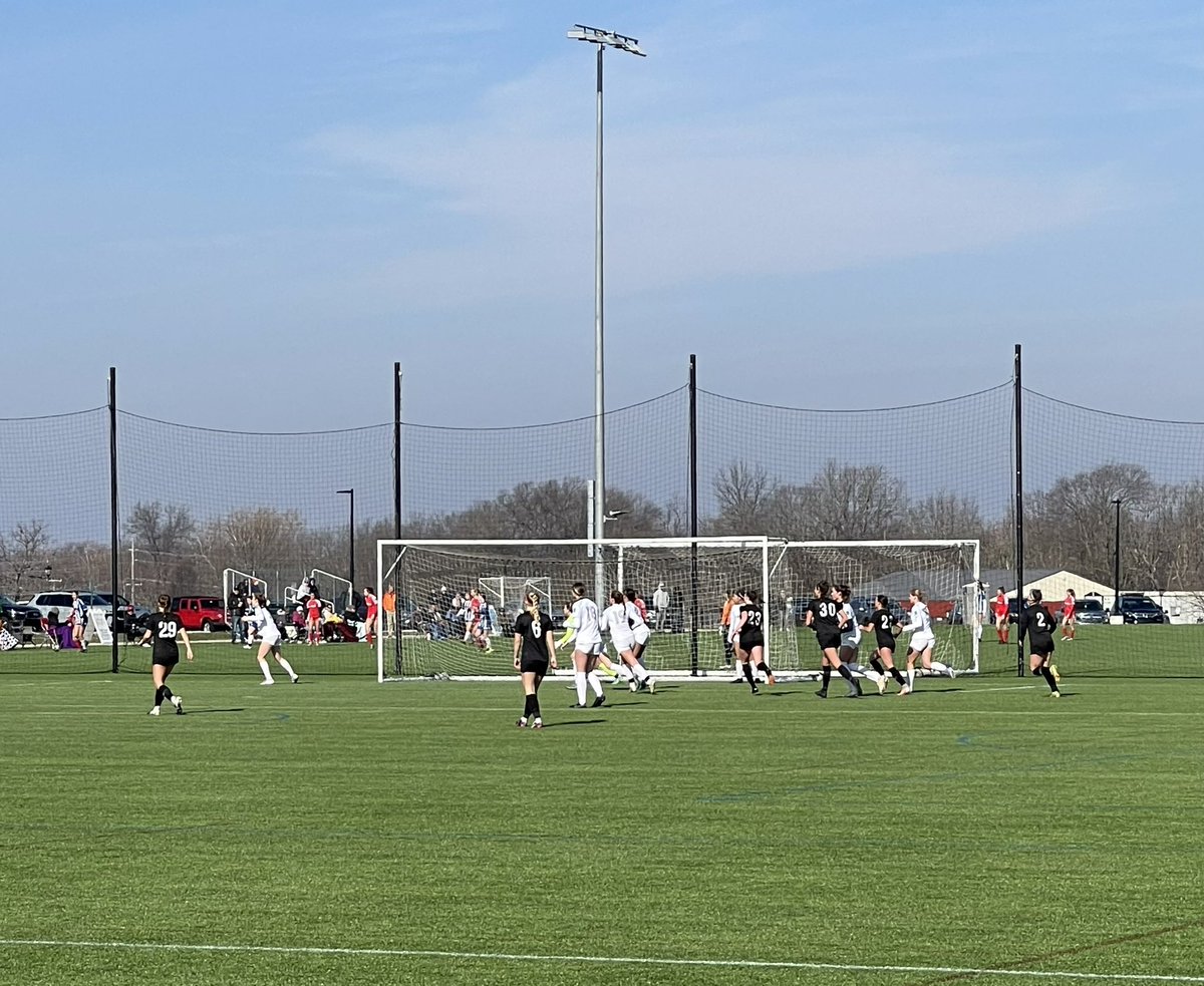 Congratulations to the Sporting Queen City G05 team on a successful weekend at the Ohio Elite Tournament, despite a 2-1 loss to an excellent Alliance 04/05 team to end a 22 game undefeated streak. 1-1-1 showcase record. Great job girls!!!
