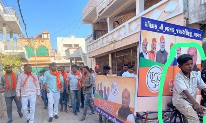 Kepler__22's tweet image. Picture 1- BJp using child labour for their promotion

Picture 2- Kids from govt school getting funding from investors for their startup created in delhi govt school in #Businessblasters initiative by govt of Delhi.

#ManishSisodia