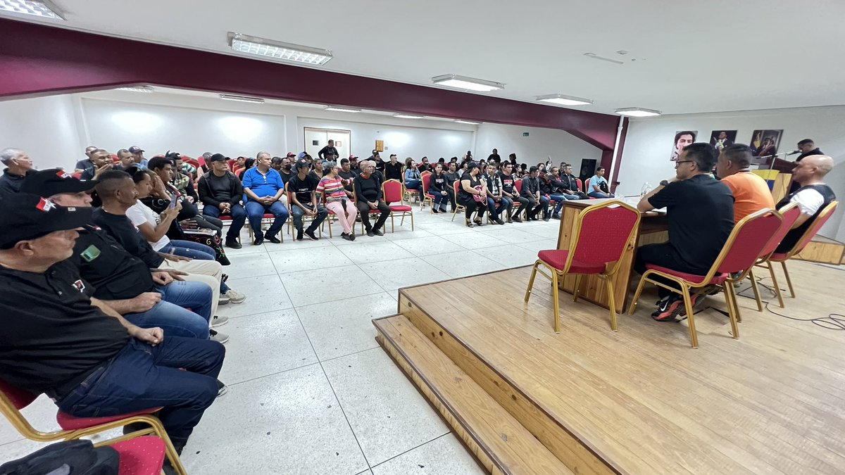 “Más que venir yo a hablar y dar un discurso, queremos escuchar a nuestra militancia, queremos ver el trabajo que han venido realizando, sus fortalezas, debilidades y orientar” <a href="/Tupa_Esteban/">Esteban Fernández</a> Sec. Nal. de Organización en Secretariado Regional Ampliado <a href="/MRT_Zulia/">TW oficial MRT Zulia</a>
#JuntosPorLaPatria