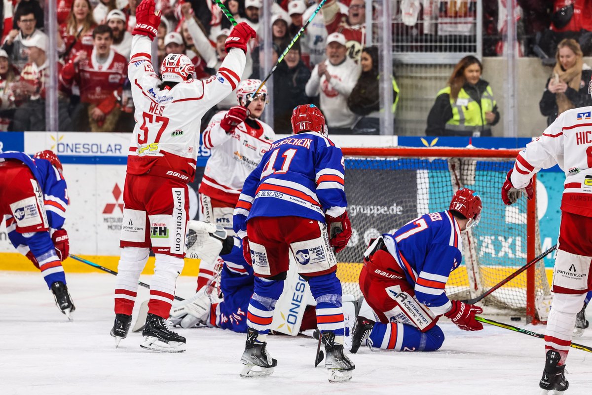 DEL2_News's tweet photo. Drei Punkte für Bad Nauheim: Der @ec_bn gewinnt mit 4:3 gegen den @EVLandshut .
Foto: Christian Fölsner #del2 #HerzblutEishockey #evlecn https://t.co/VbWNEqROSn