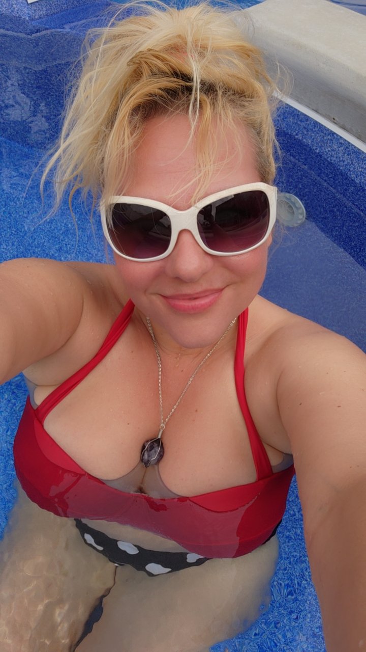 ASMR Southernbell on Twitter: "Sending out Alien vibes. Happy sunday. https://t.co/hONYi4QukU