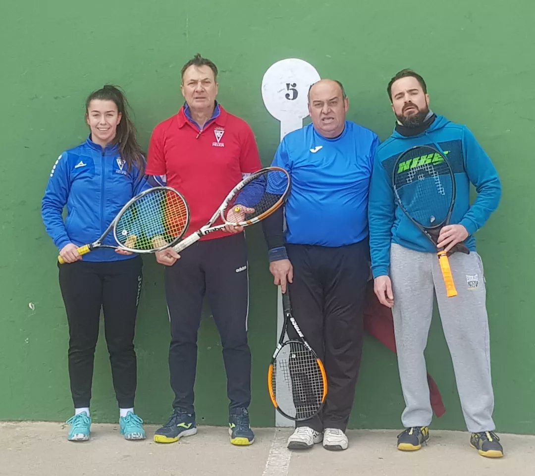 PelotaCNH's tweet photo. Nuestro equipo de  Centro Natación Helios  de Frontenis Helios Veteranos no ha podido conseguir ningún punto contra el equipo de Clubyunque Yunke Alagon  aunque luchando cada punto ,no se ha podido conseguir. 

#heliosveteranos 
#frontenishelios 
#heliospelota https://t.co/bhAVWbnNyl