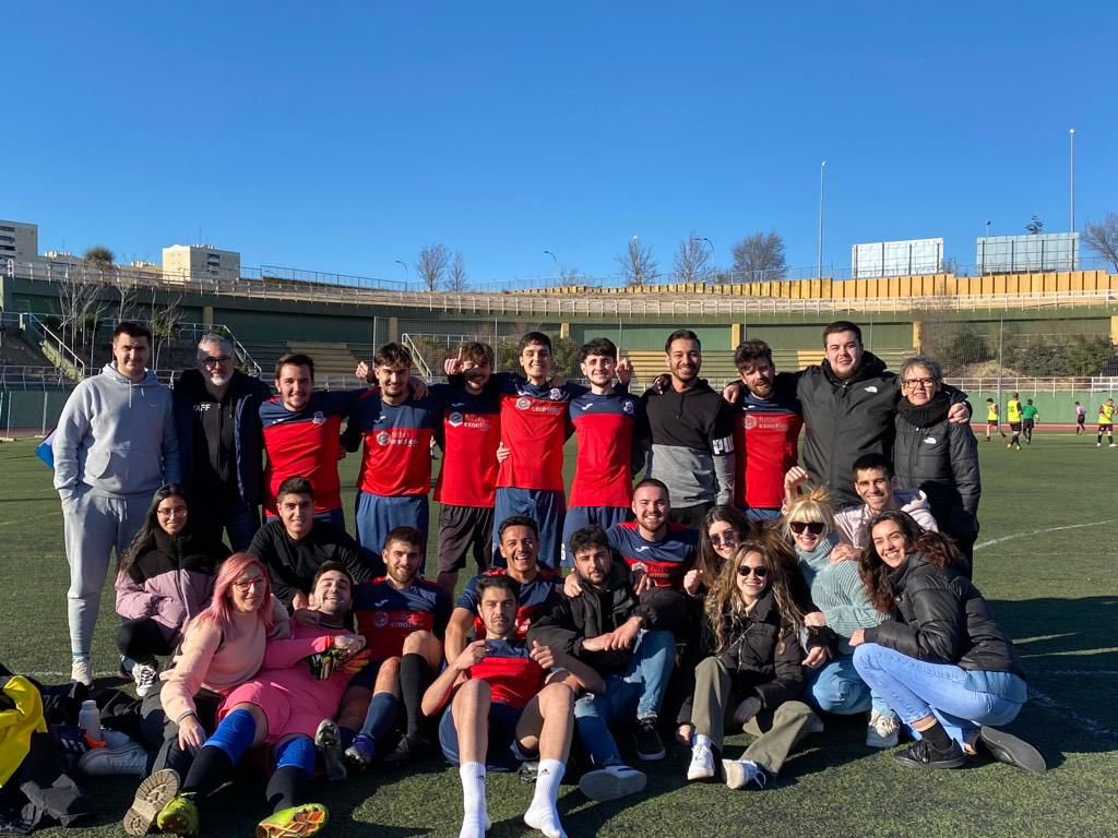 EIAlianze's tweet photo. 🫡 LLEGÓ PAPÁ🫡
VICTORIA FÁCIL contra un equipo de ABAJO en la tabla 🏆(el proyecto ambicioso🙈😂)
Victoria 3-0 con goles de Guille🧞‍♂️,Dorito👑 y Adri Coletas🧙🏻‍♂️ para seguir 2📈
Gracias afición,todos somos ALIANZE💘en especial a nuestro amuleto Janire🍀
Disfruten 🍭
ALIANZE ❤️💙 https://t.co/6tBG3HjEh7