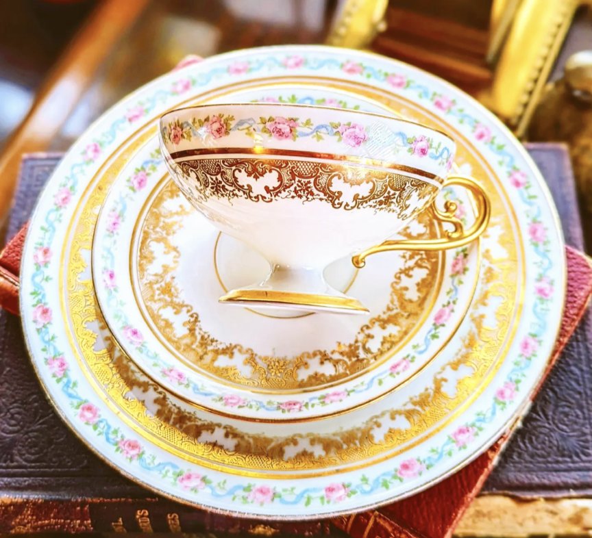 Delicious antique Jean Pouyat Limoges trio dripping in gold lace style details for your Sunday ✨☕✨💓✨
#limogesporcelain #limoges #teacups #antiqueteacup #sundayvibes #afternoonteatime #teapartytheme #teacuplover #teacupcollector