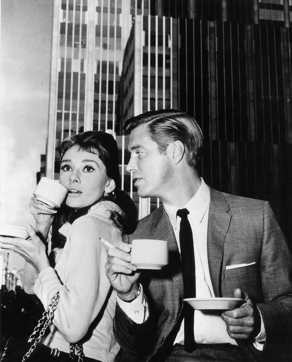 notgwendalupe's tweet image. audrey hepburn on set of breakfast at tiffany’s (1961)
