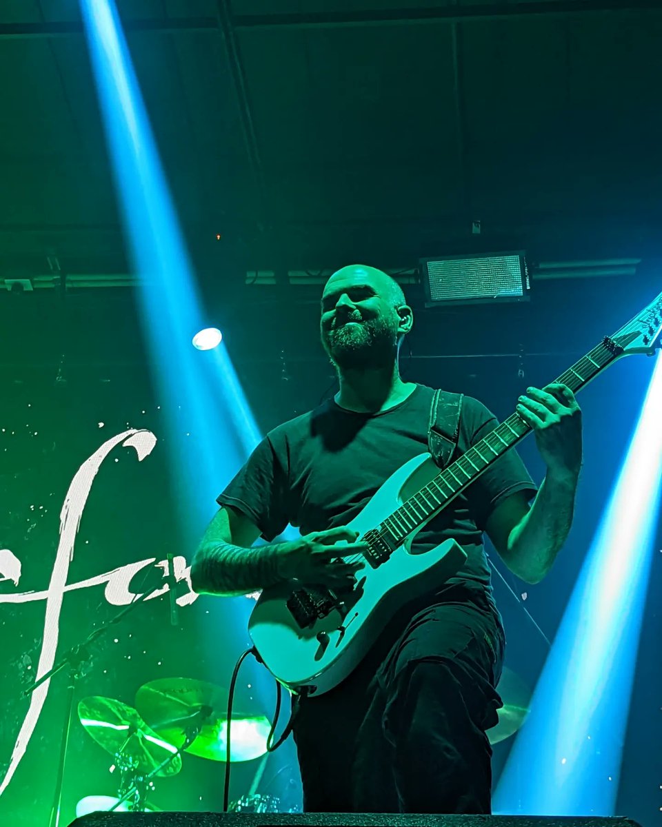 armando_cvx's tweet photo. Adivinen quién es el más feliz en este momento? 
Escuchar flying sea dragons, mind as universe, the great reality/Spiritual migration, Majestic of Gaia, fall to rise, aathma pt 3 y 4, podría enlistar todo el setlist pero no acabo, en fin noche memorable sin duda https://t.co/fuMXnk62TA