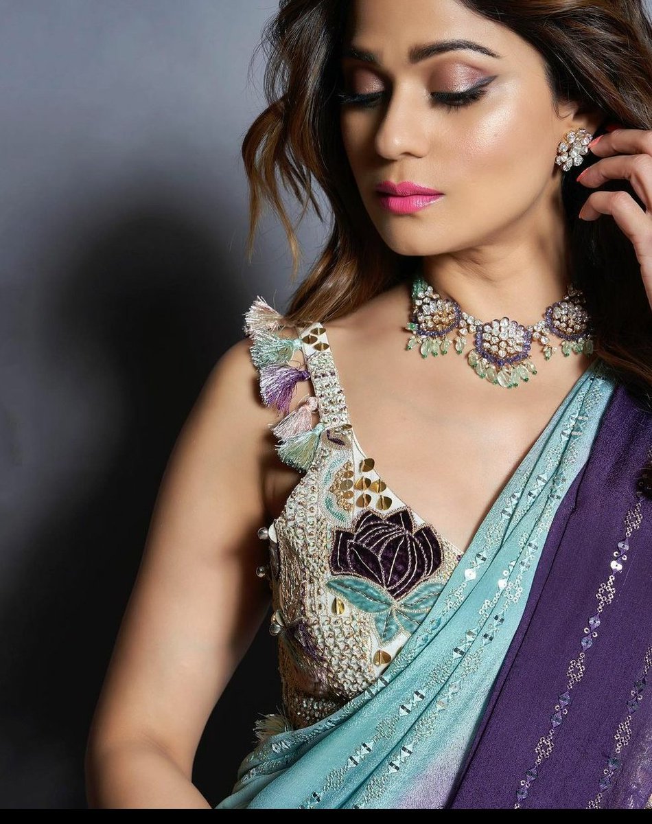 shamitafantasy's tweet photo. The AUDACITY to comment on her looks ??????
#ShamitaShetty https://t.co/LqKcwVmKnw
